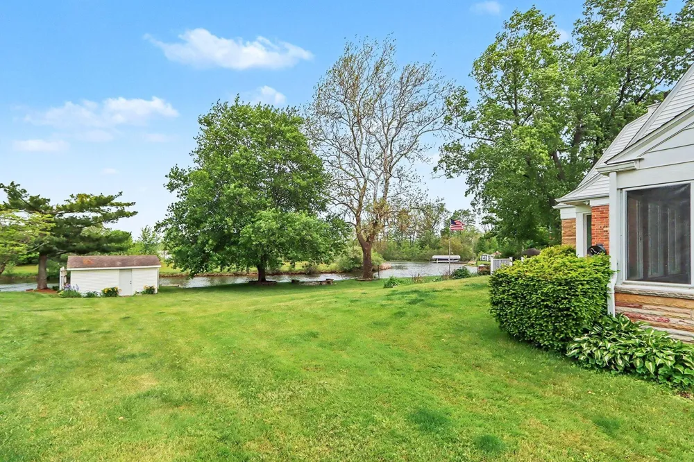 140 Meadowwood Court Decatur Village, MI 49045