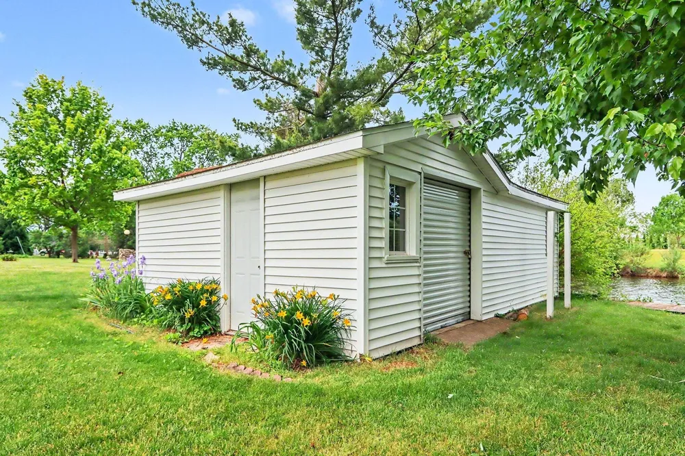 140 Meadowwood Court Decatur Village, MI 49045