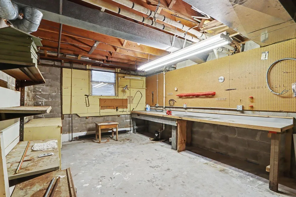 140 Meadowwood Court Decatur Village, MI 49045
