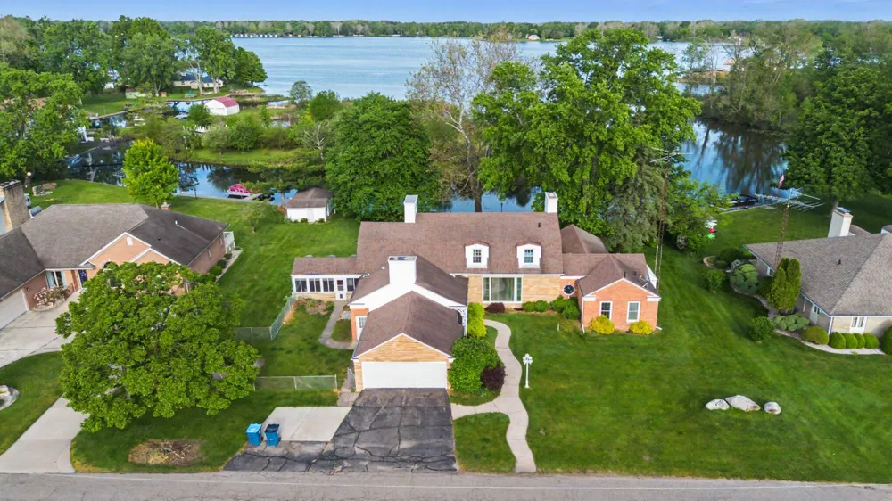 140 Meadowwood Court Decatur Village, MI 49045