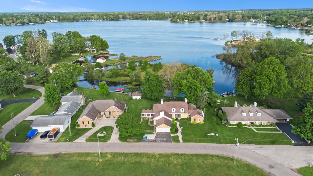 140 Meadowwood Court Decatur Village, MI 49045