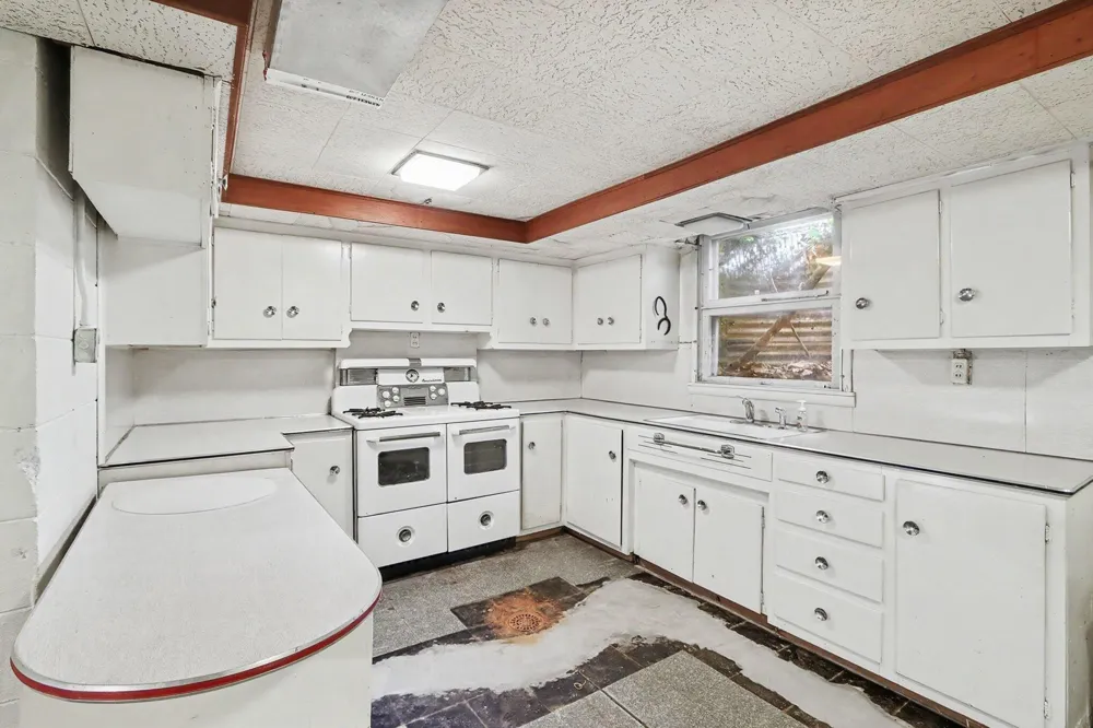 140 Meadowwood Court Decatur Village, MI 49045