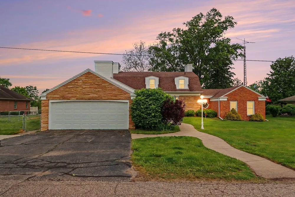 140 Meadowwood Court Decatur Village, MI 49045