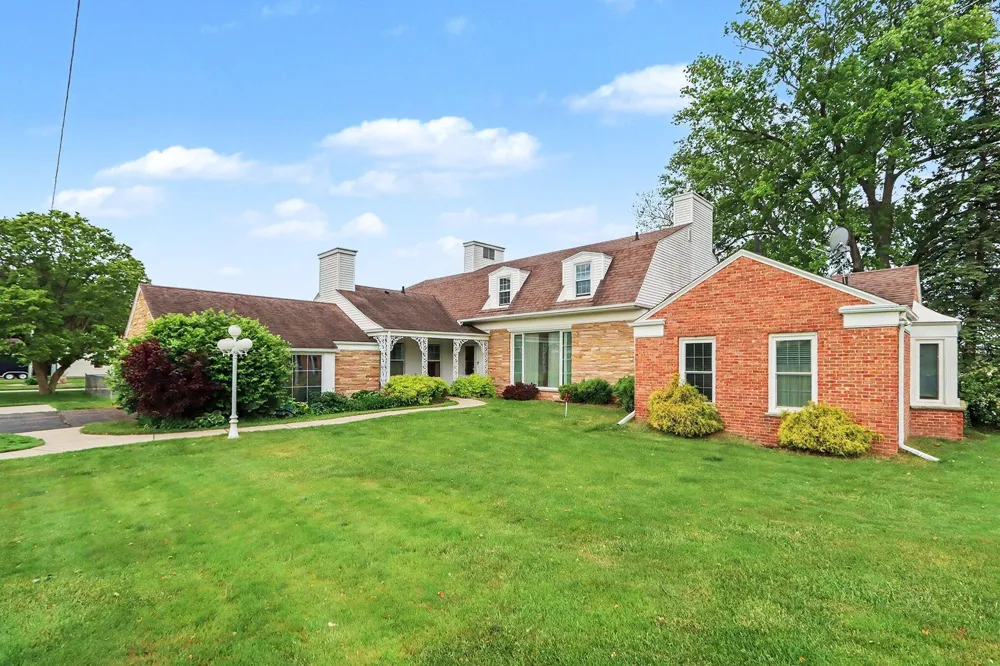140 Meadowwood Court Decatur Village, MI 49045