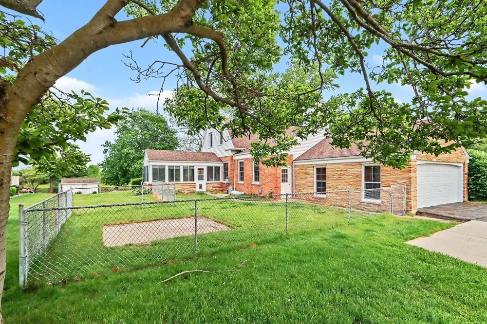 140 Meadowwood Court Decatur Village, MI 49045