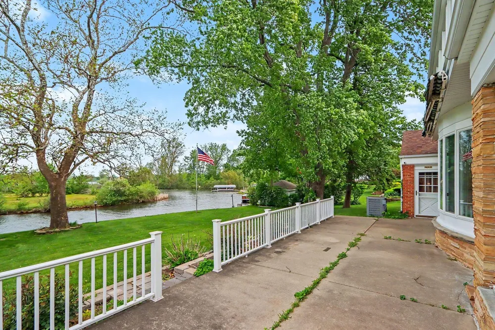 140 Meadowwood Court Decatur Village, MI 49045