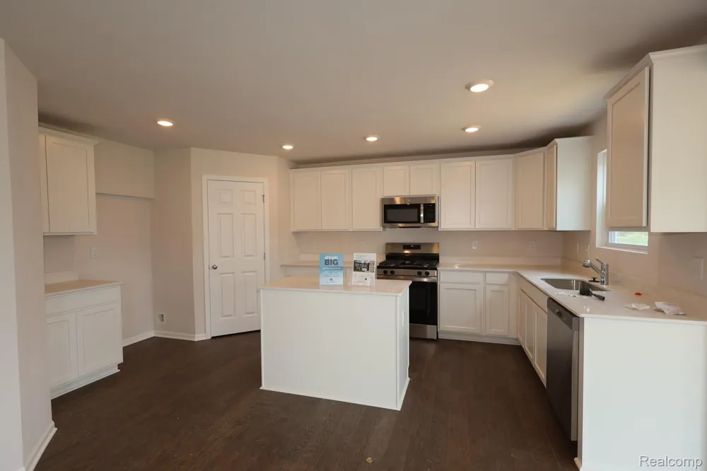 713 Whisperwood Way Chelsea City, MI 48118