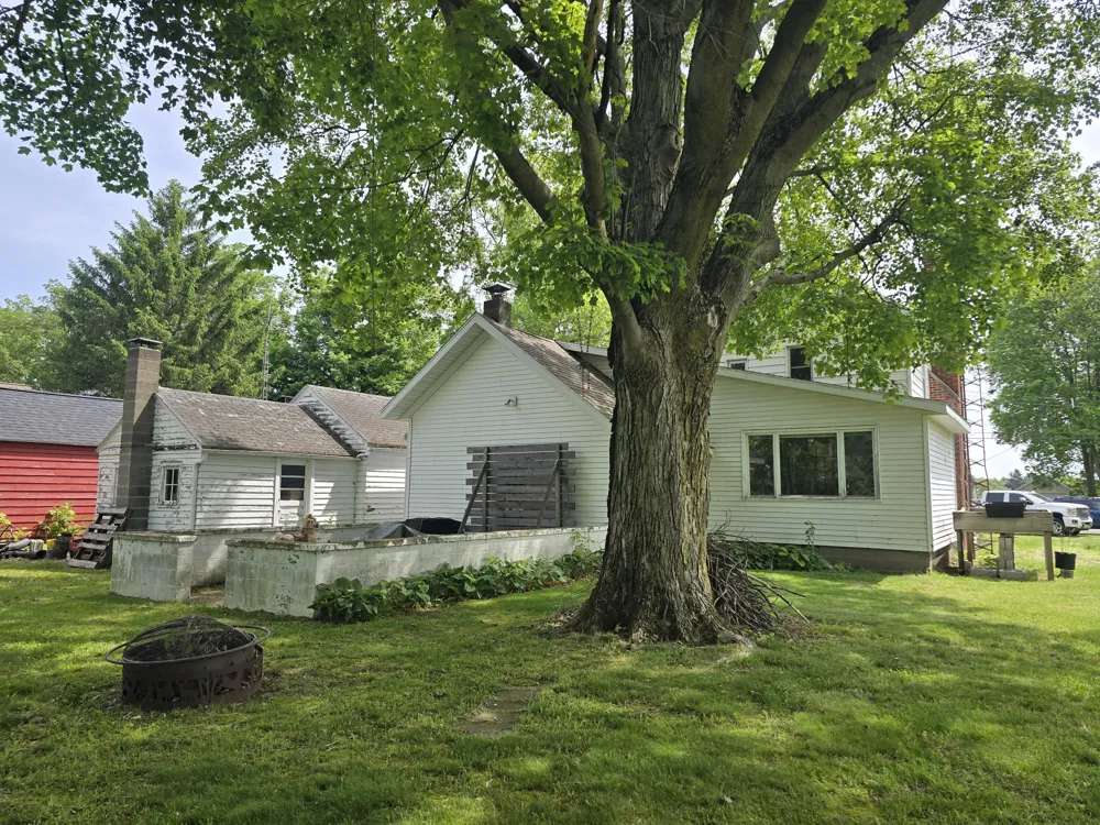 642 Maple Street Colon Village, MI 49040