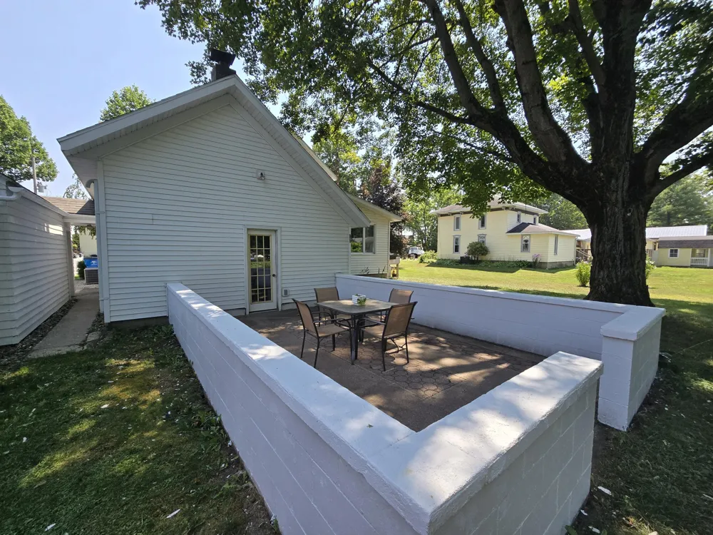 642 Maple Street Colon Village, MI 49040