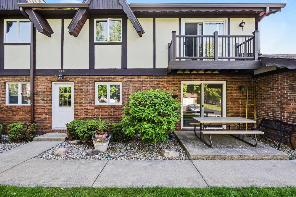 5410 Country Aire Drive #14 Coloma Charter Township, MI 49038