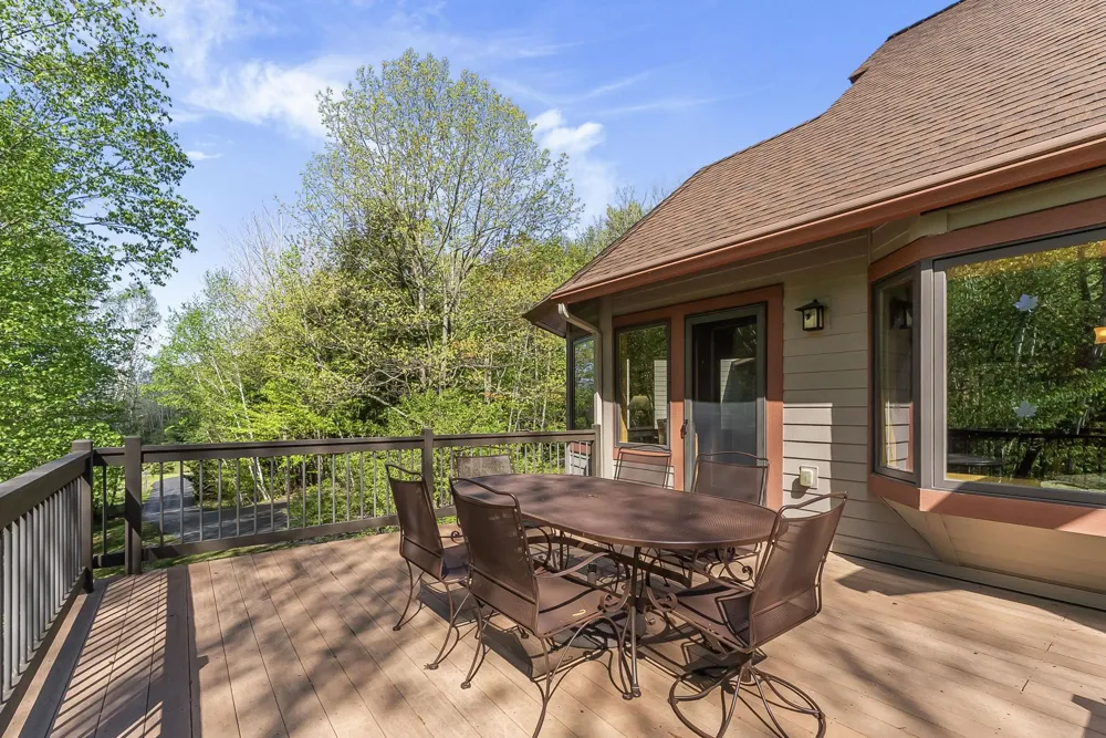 9697 Herkelrath Road Onekama Township, MI 49675