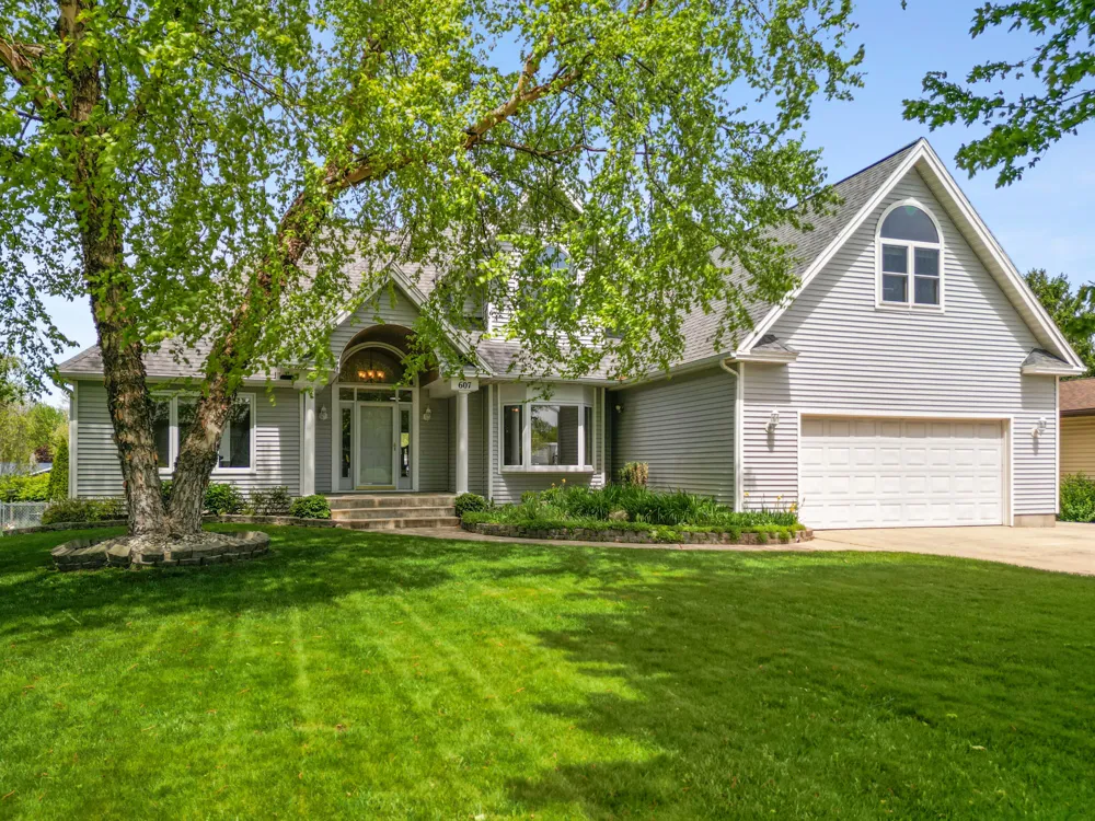 607 Apache Drive Fremont City, MI 49412