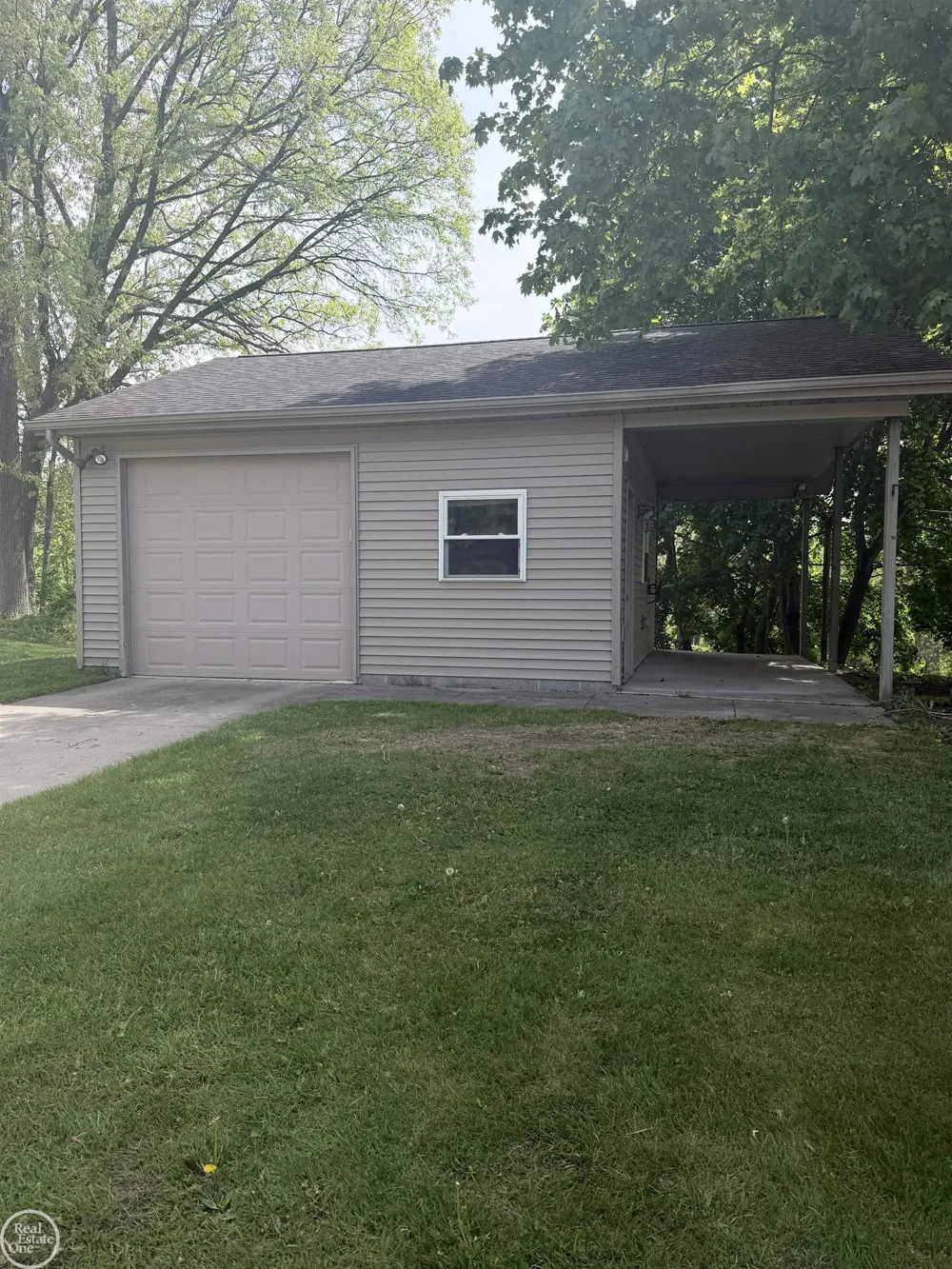 4063 River Road Fort Gratiot Charter Township, MI 48059