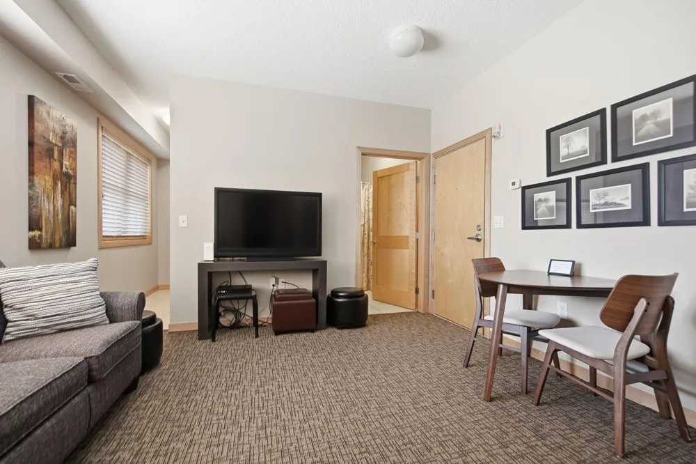 2201 Village Lane #A204 Bloomington, MN 55431