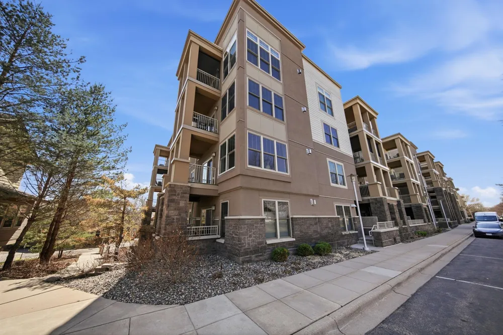 2201 Village Lane #A204 Bloomington, MN 55431