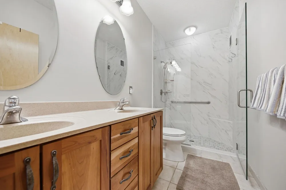 2201 Village Lane #A204 Bloomington, MN 55431