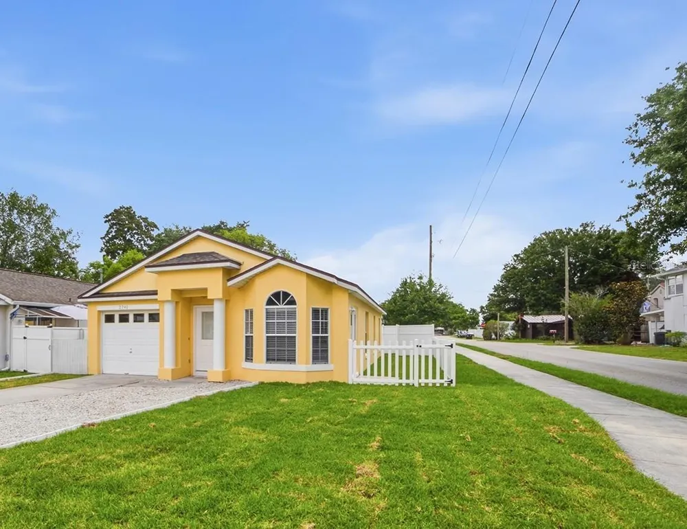 2741 S BROWN AVENUE Orlando, FL 32806