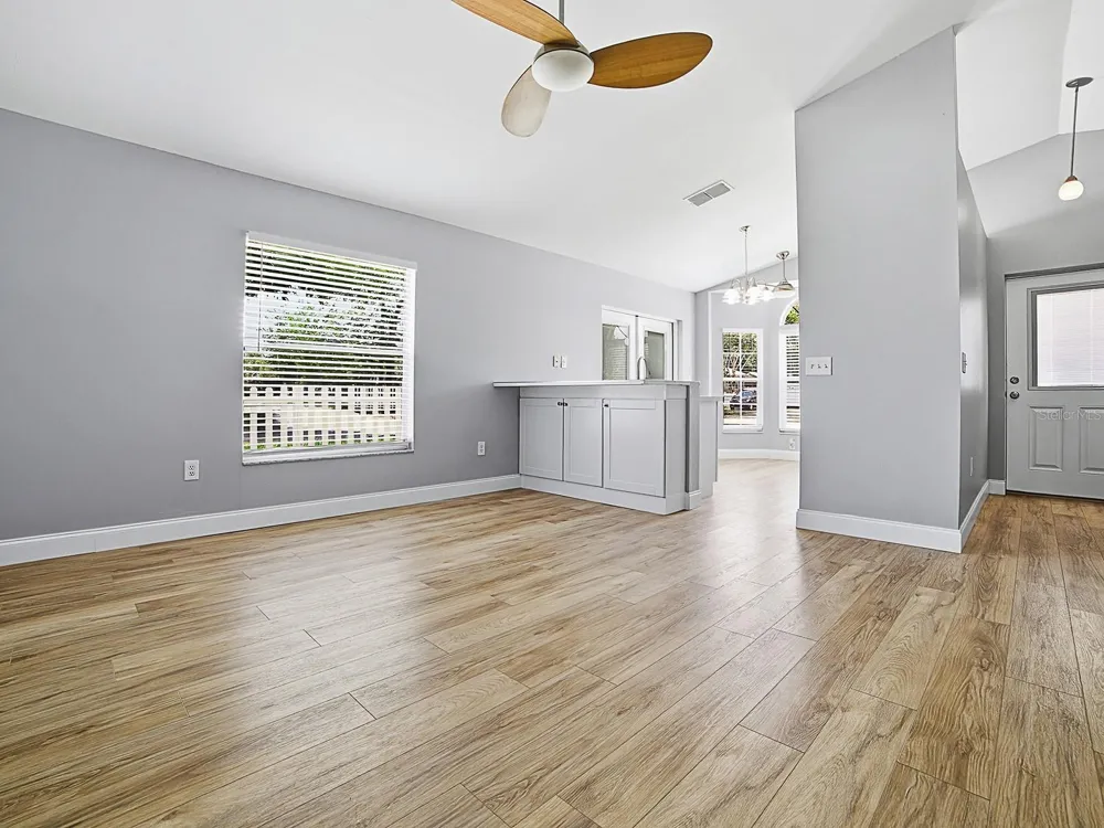 2741 S BROWN AVENUE Orlando, FL 32806