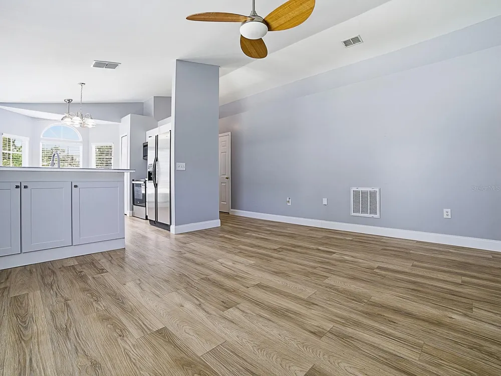 2741 S BROWN AVENUE Orlando, FL 32806