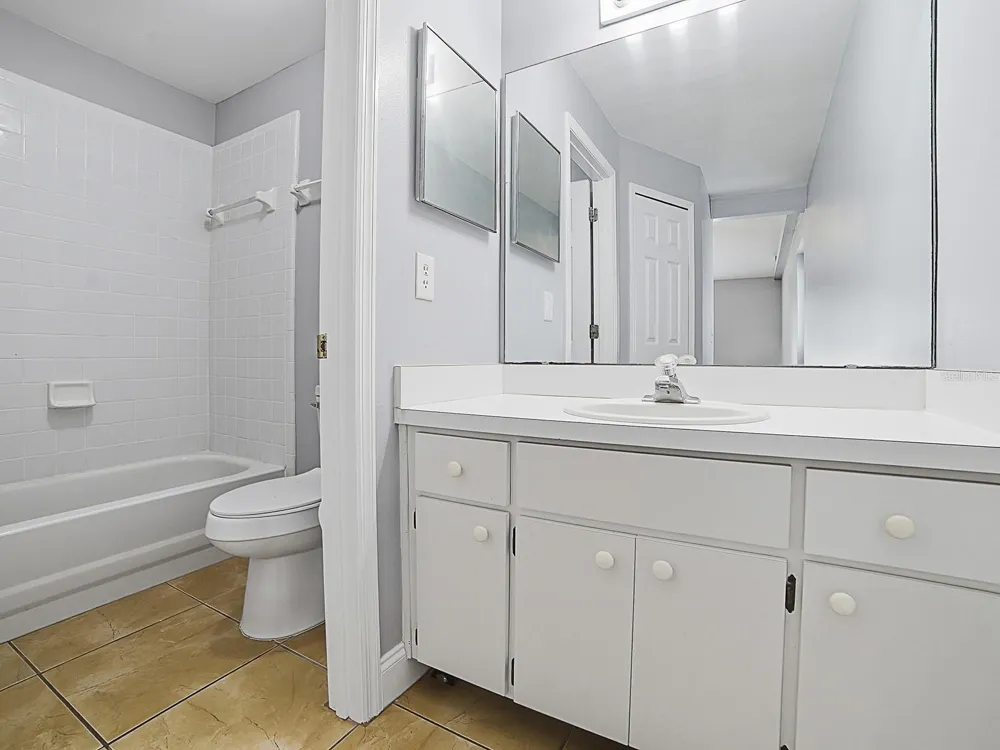 2741 S BROWN AVENUE Orlando, FL 32806
