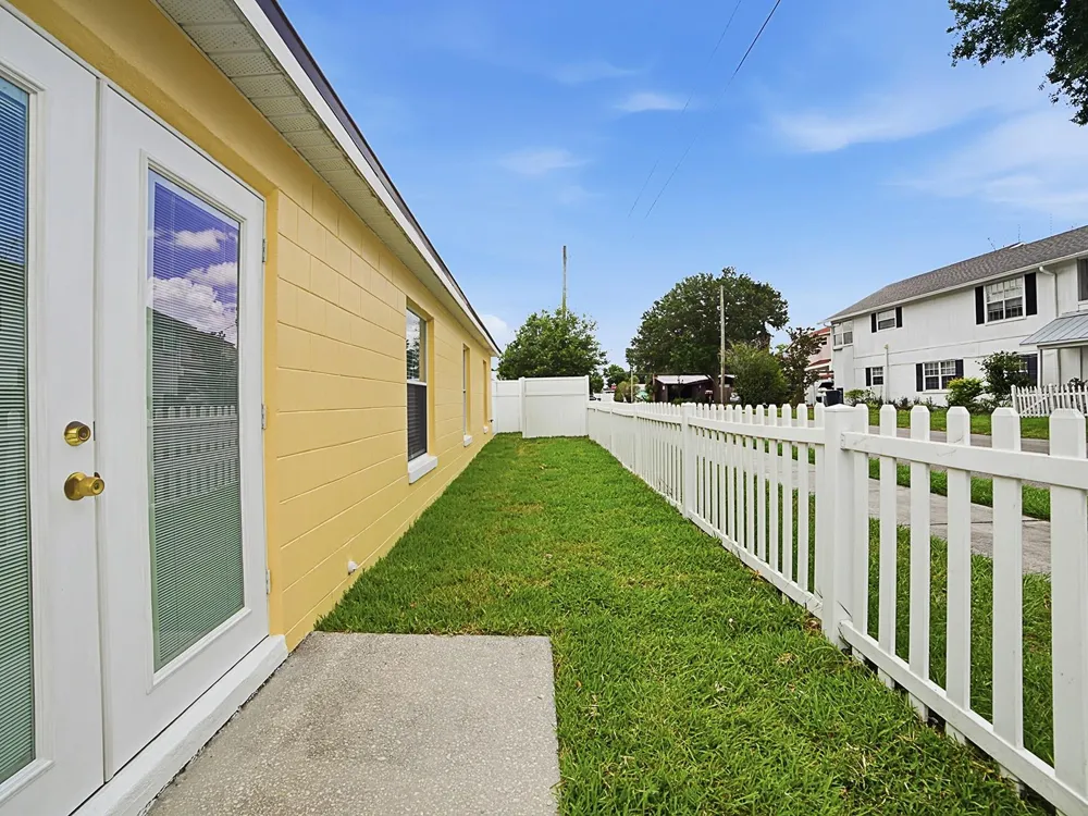 2741 S BROWN AVENUE Orlando, FL 32806