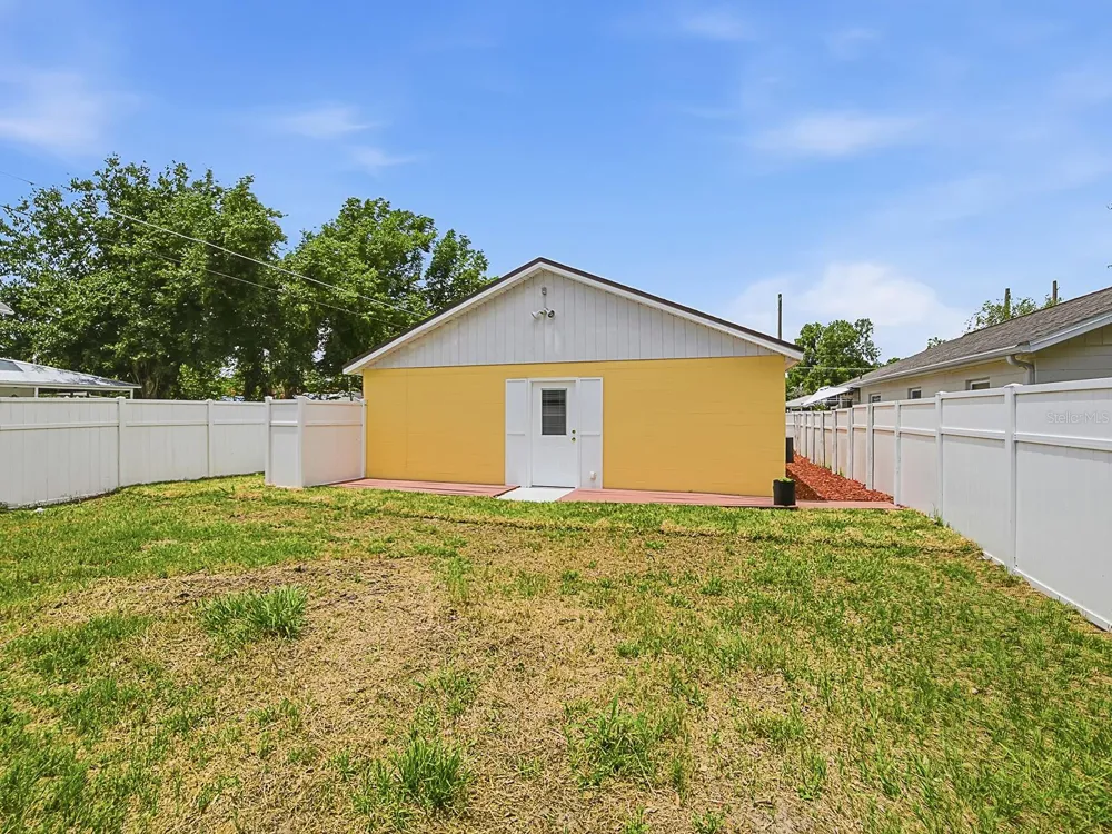 2741 S BROWN AVENUE Orlando, FL 32806