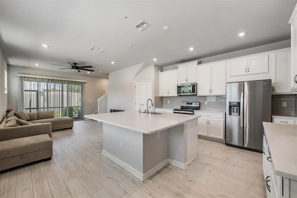 19153 ELSIMONT ISLE Lutz, FL 33558