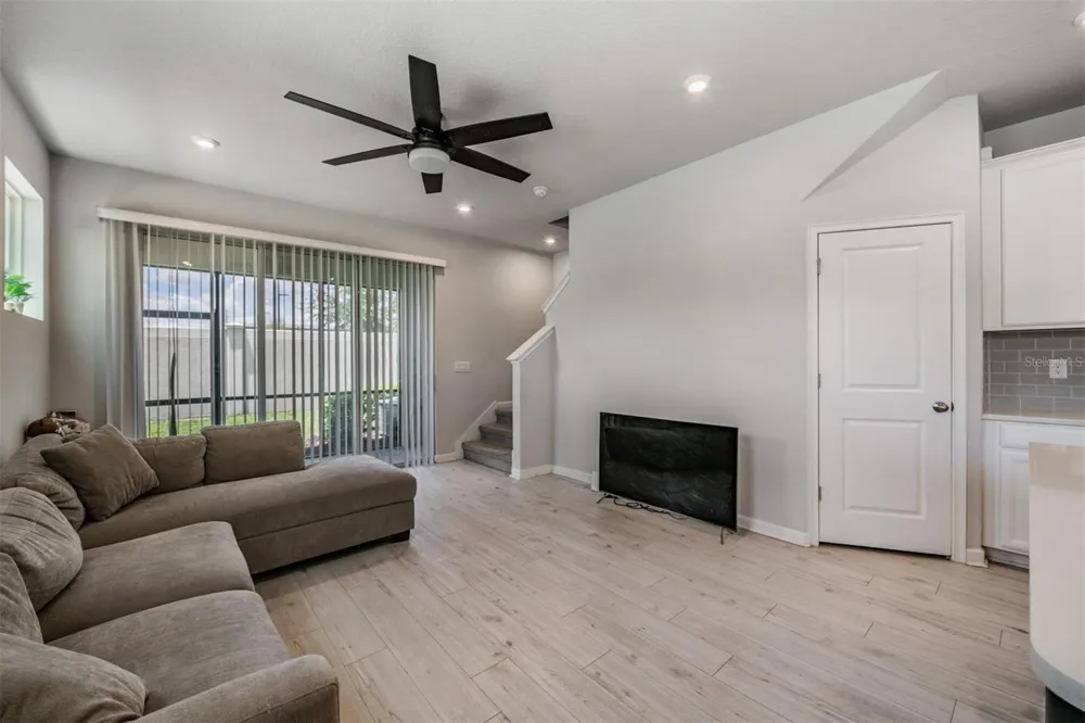 19153 ELSIMONT ISLE Lutz, FL 33558