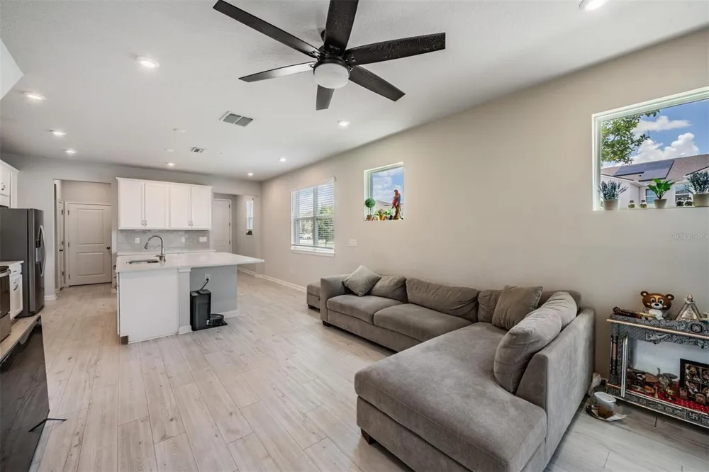 19153 ELSIMONT ISLE Lutz, FL 33558