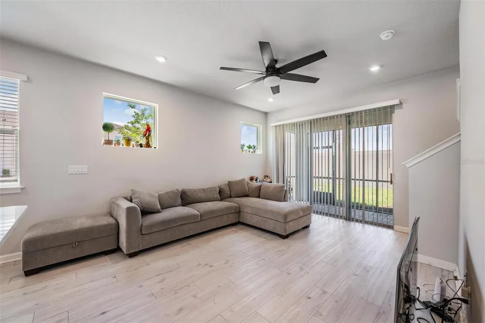 19153 ELSIMONT ISLE Lutz, FL 33558