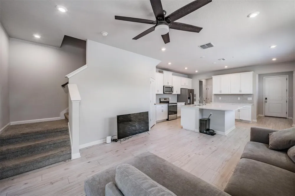 19153 ELSIMONT ISLE Lutz, FL 33558