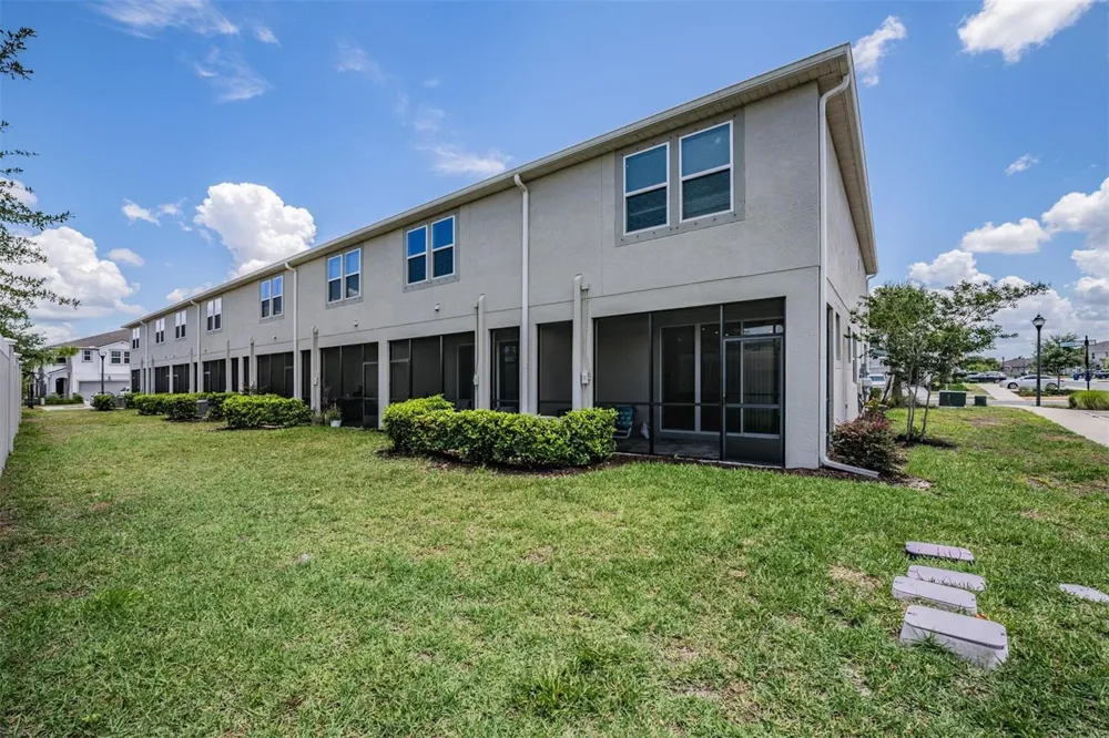 19153 ELSIMONT ISLE Lutz, FL 33558
