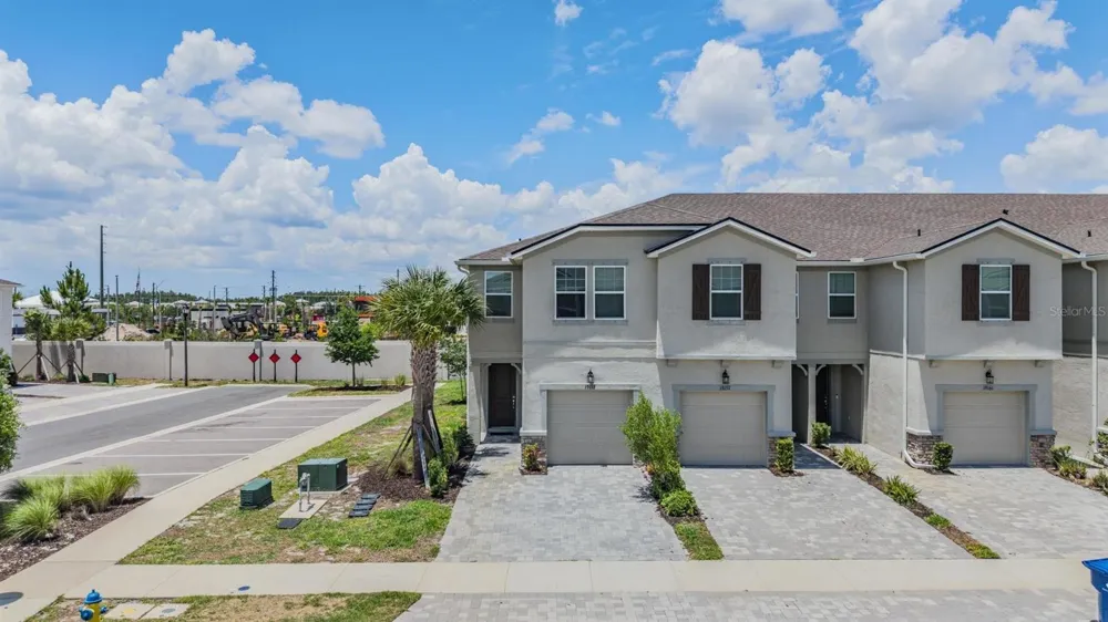 19153 ELSIMONT ISLE Lutz, FL 33558