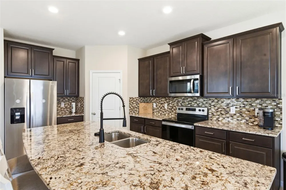 10403 LAXER CAY LOOP San Antonio, FL 33576