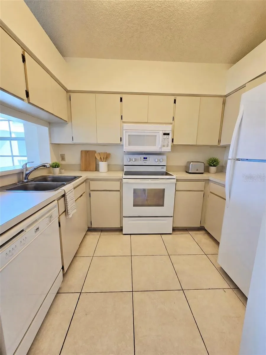 6802 STONES THROW CIRCLE #14206 St Petersburg, FL 33710