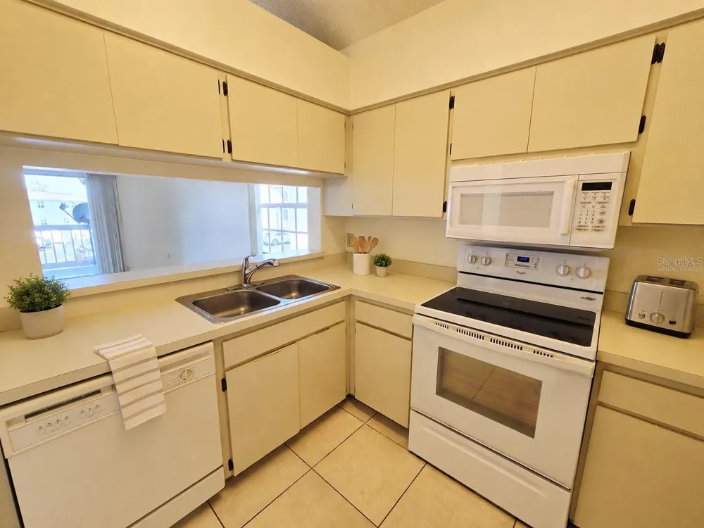 6802 STONES THROW CIRCLE #14206 St Petersburg, FL 33710