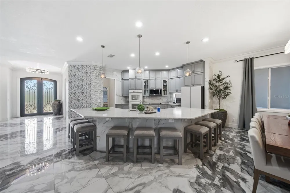 8286 97TH N ST Seminole, FL 33777