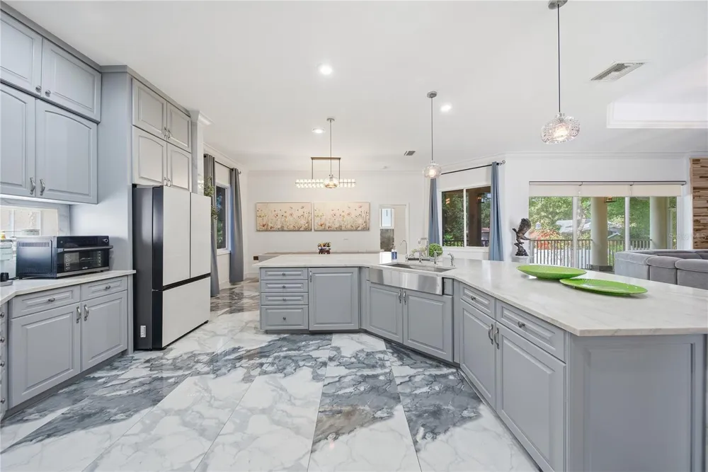 8286 97TH N ST Seminole, FL 33777