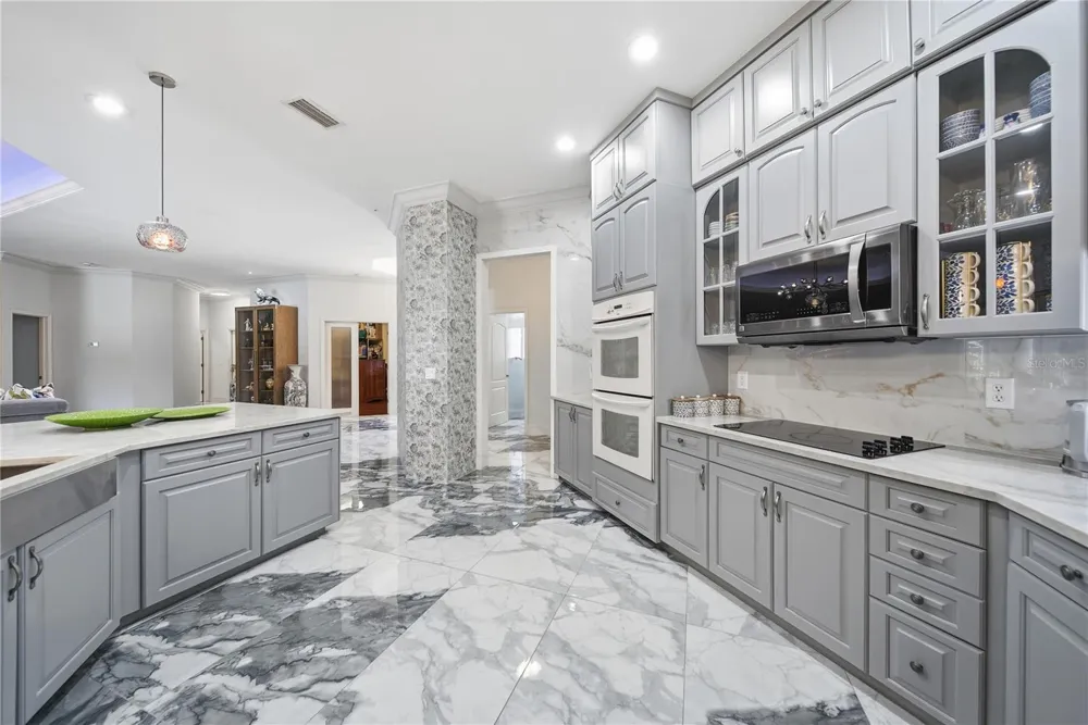 8286 97TH N ST Seminole, FL 33777