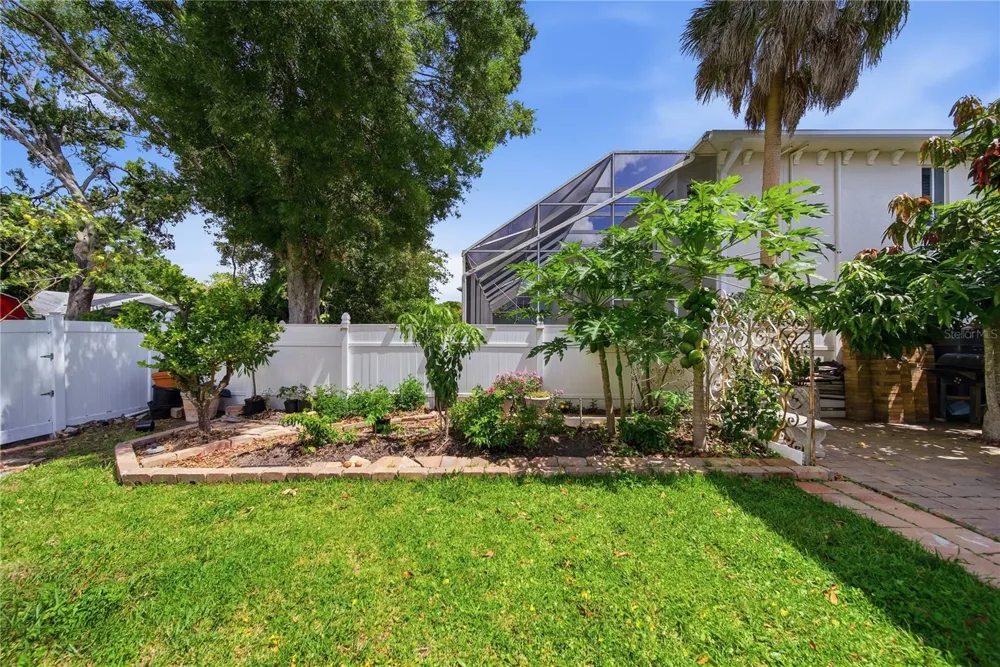 8286 97TH N ST Seminole, FL 33777