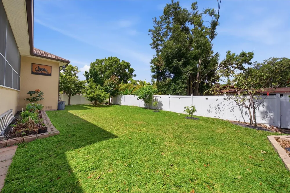8286 97TH N ST Seminole, FL 33777