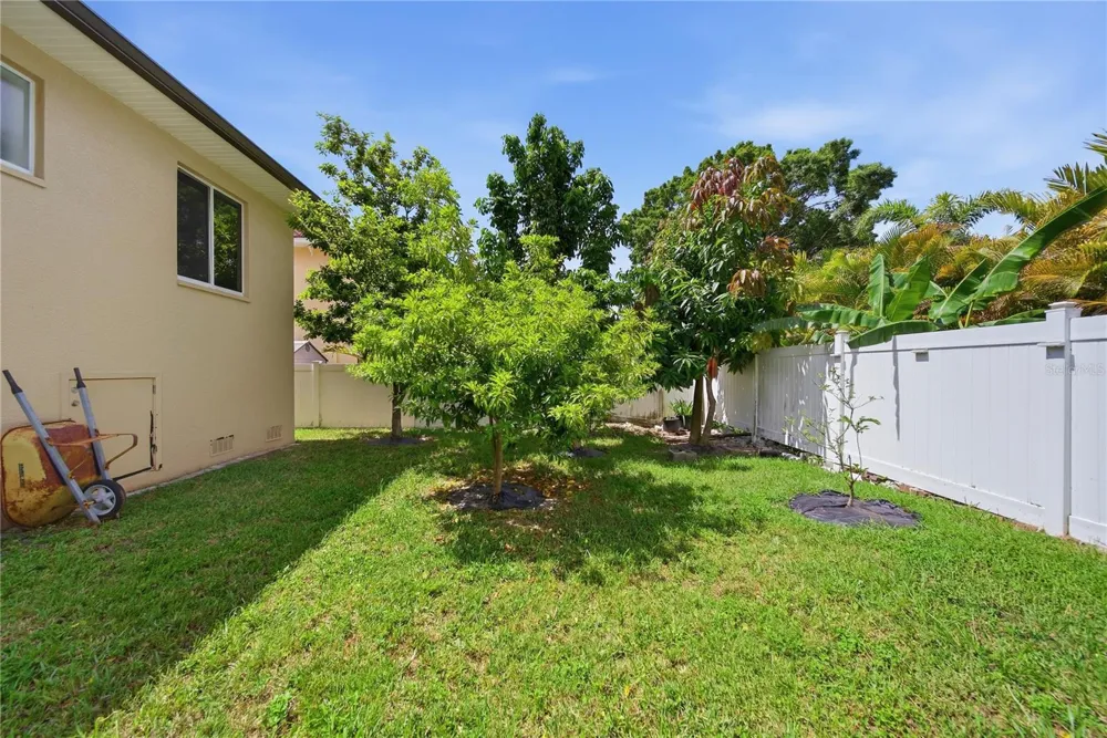 8286 97TH N ST Seminole, FL 33777