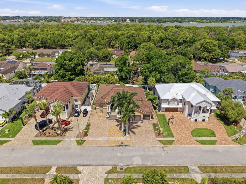 8286 97TH N ST Seminole, FL 33777