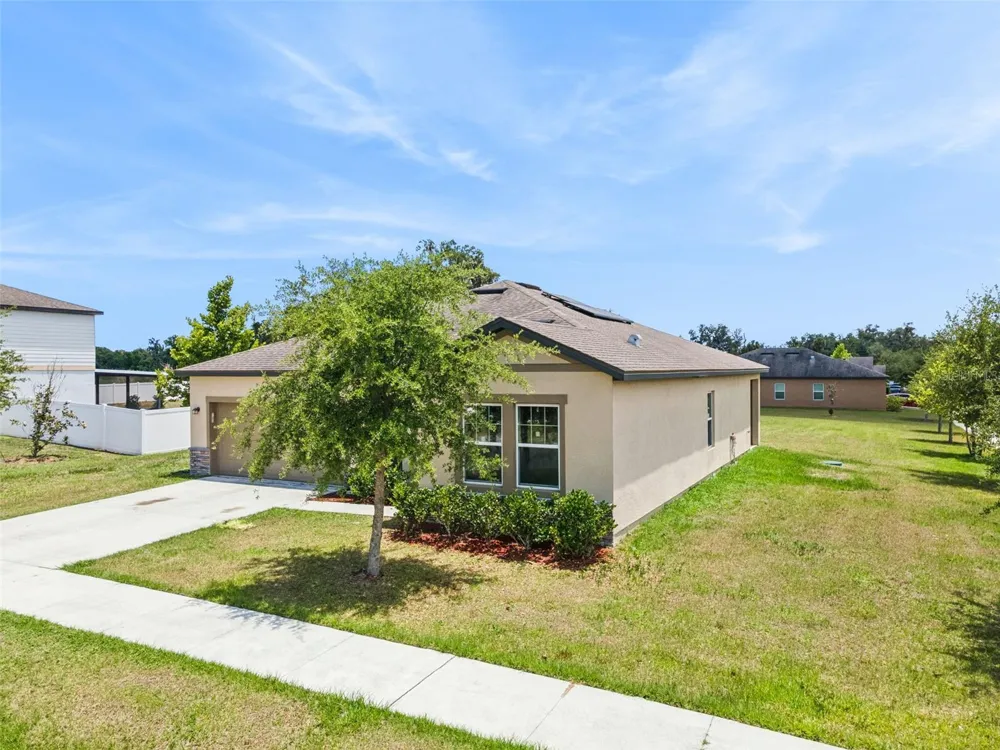 903 SHIMMERING OAKS LANE Seffner, FL 33584