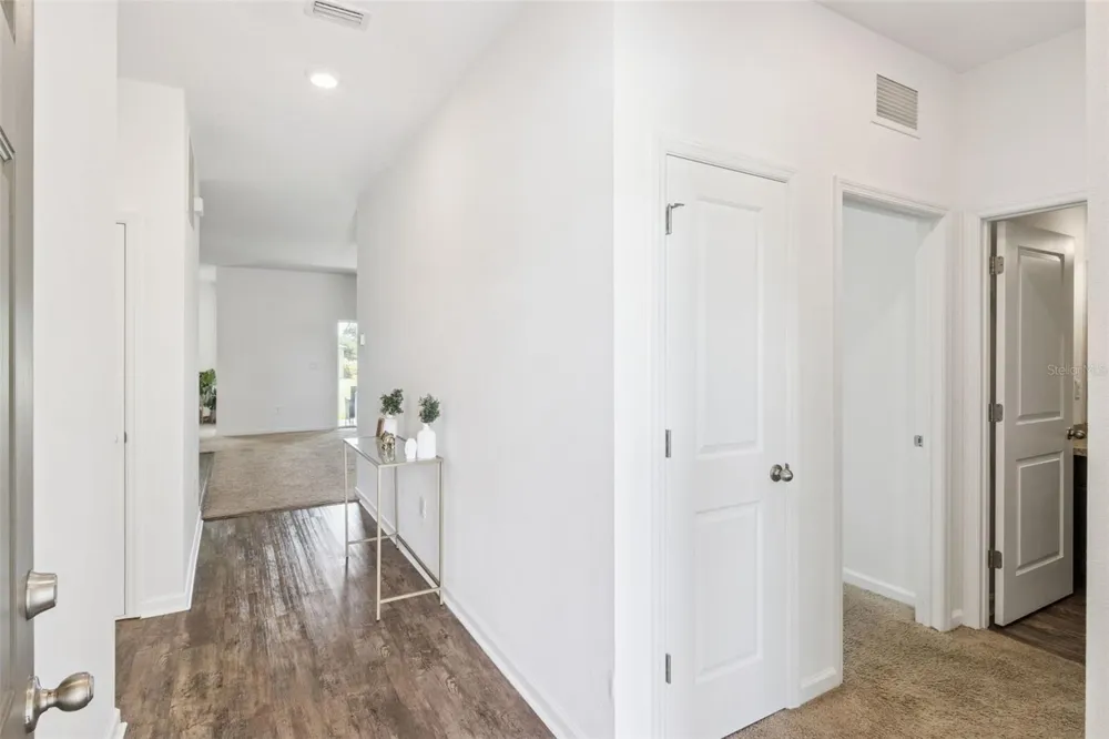 903 SHIMMERING OAKS LANE Seffner, FL 33584