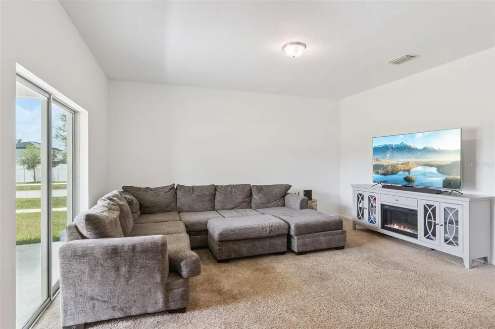 903 SHIMMERING OAKS LANE Seffner, FL 33584