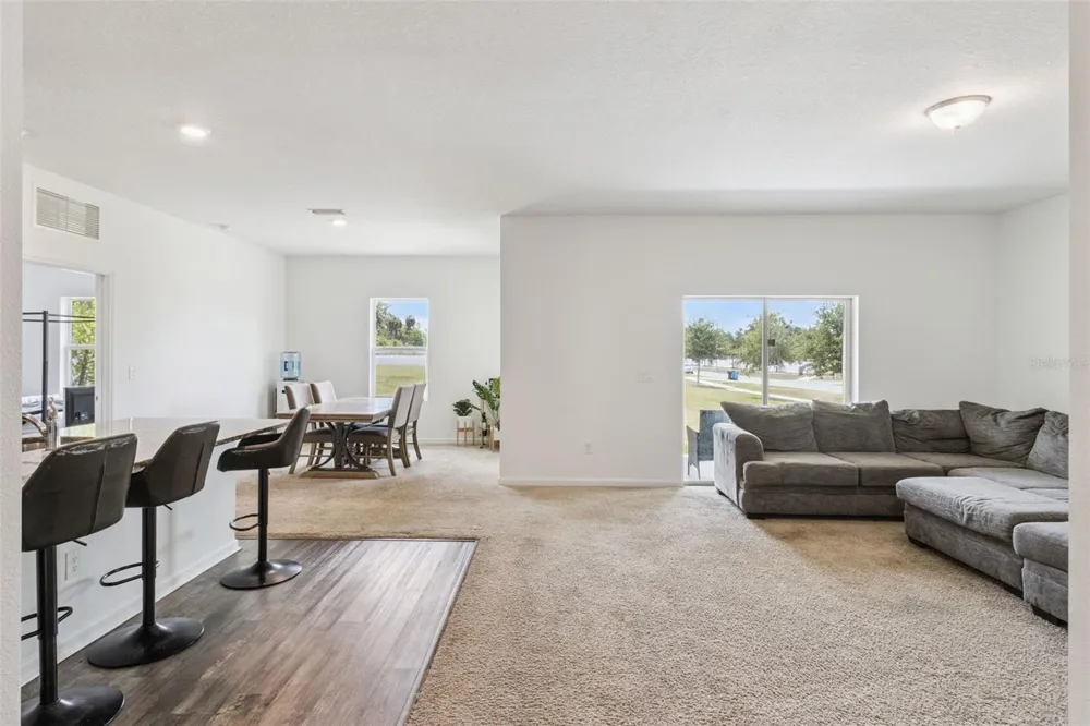 903 SHIMMERING OAKS LANE Seffner, FL 33584