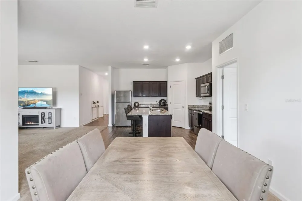 903 SHIMMERING OAKS LANE Seffner, FL 33584