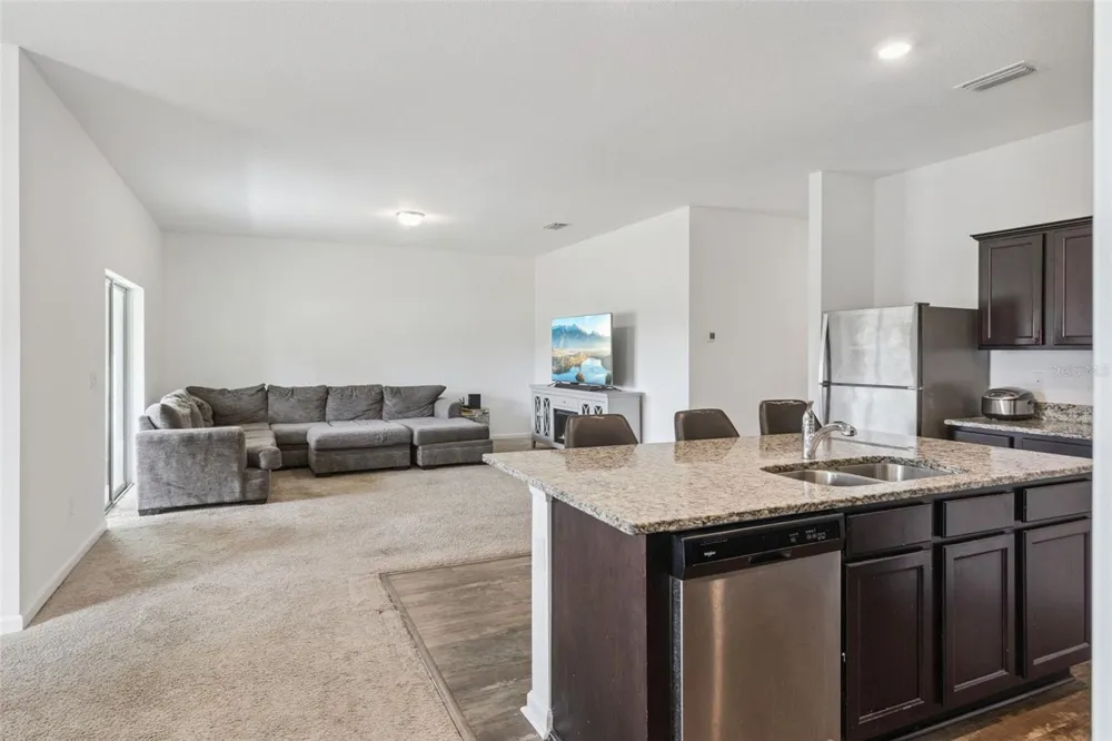 903 SHIMMERING OAKS LANE Seffner, FL 33584