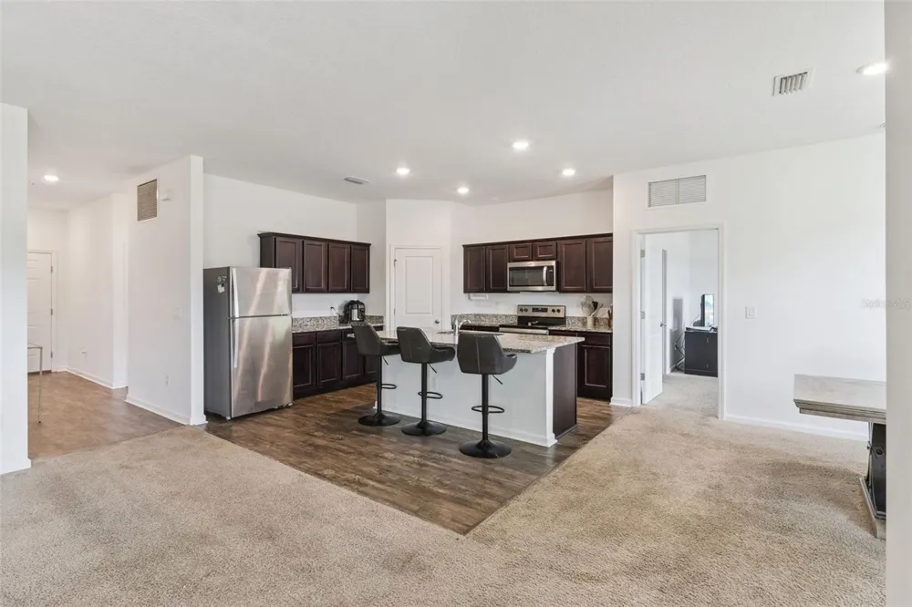 903 SHIMMERING OAKS LANE Seffner, FL 33584